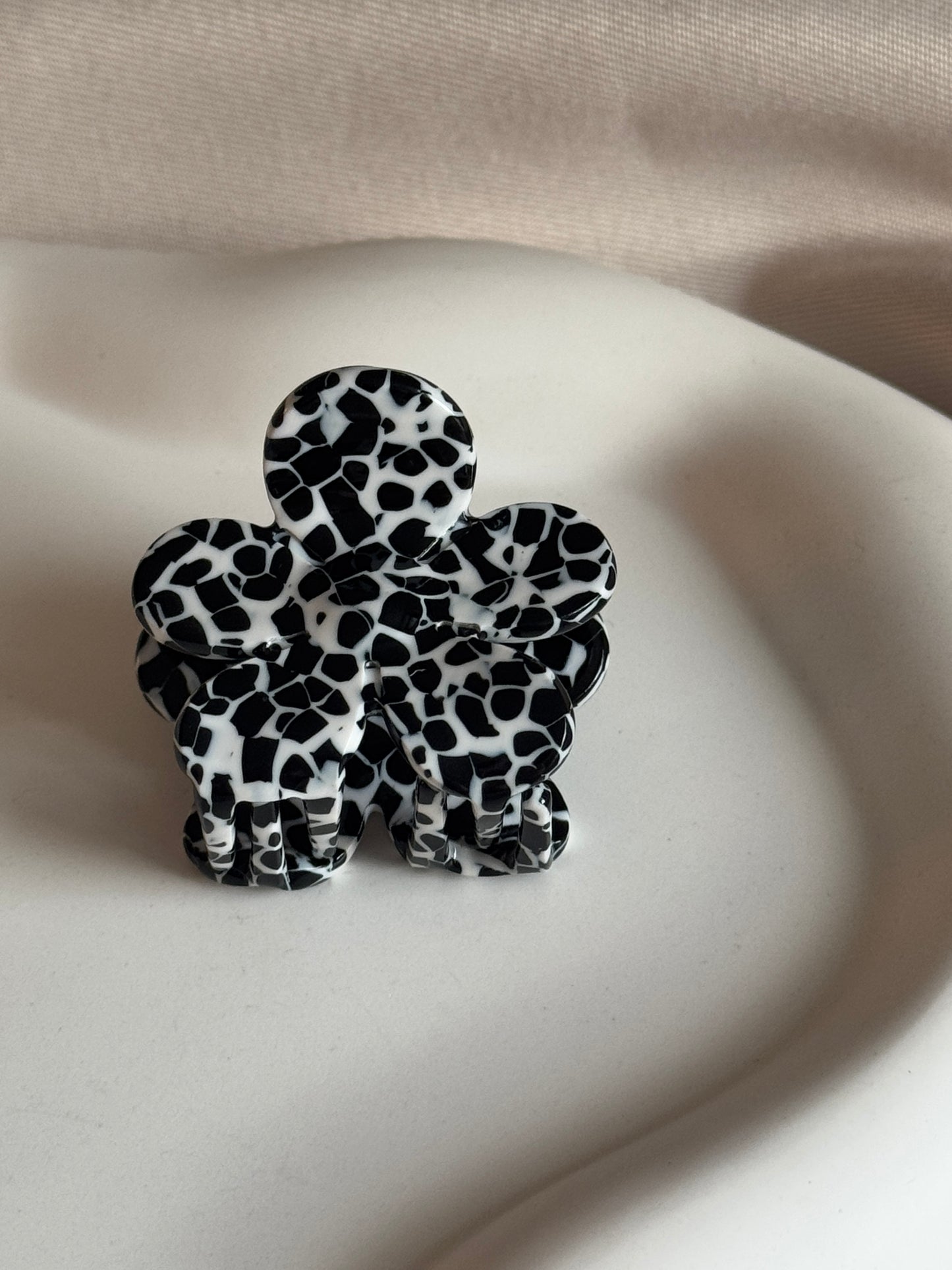 Haarklammer FLOWERFUL MINI aus Acetat | BLACK & WHITE