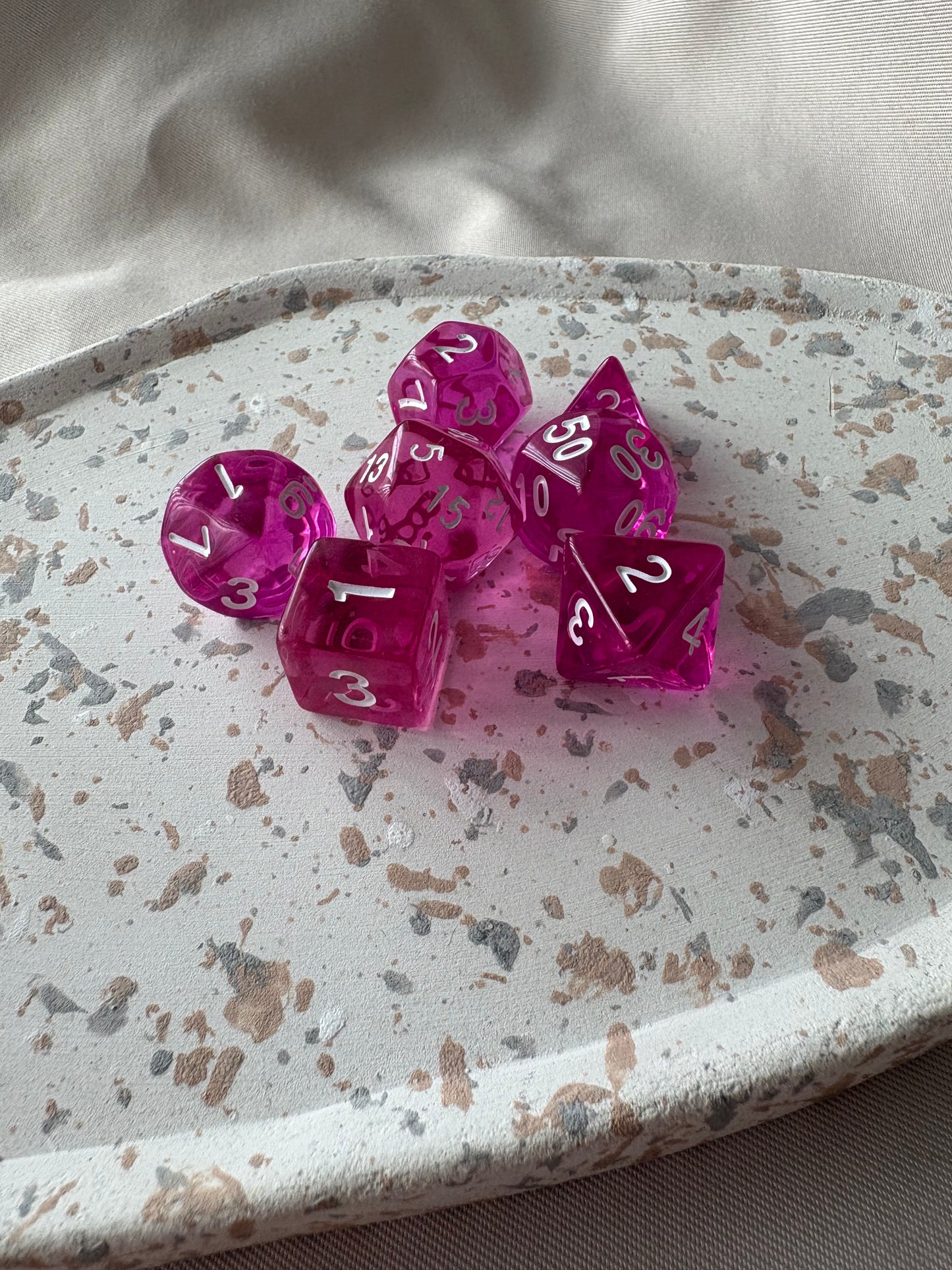Würfel 7er Set JELLY | MAGENTA