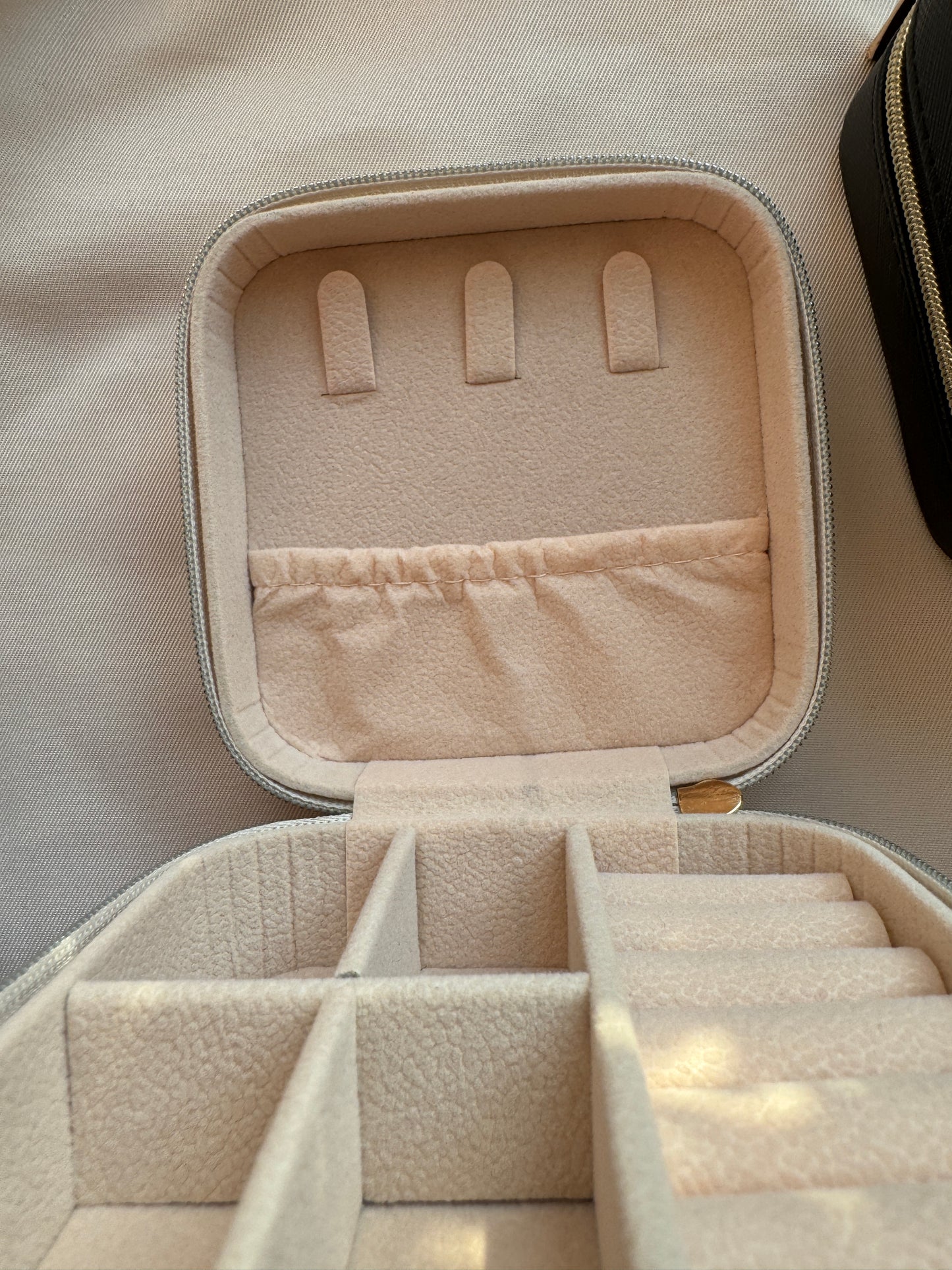 Travel Essentials | SCHMUCKBOX