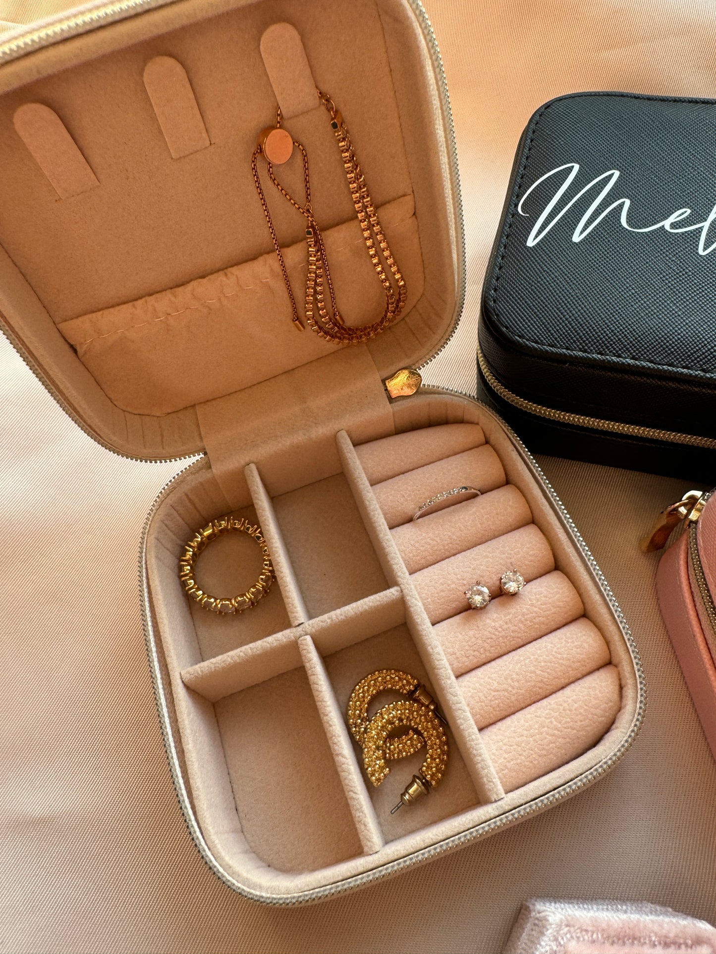 Travel Essentials | SCHMUCKBOX
