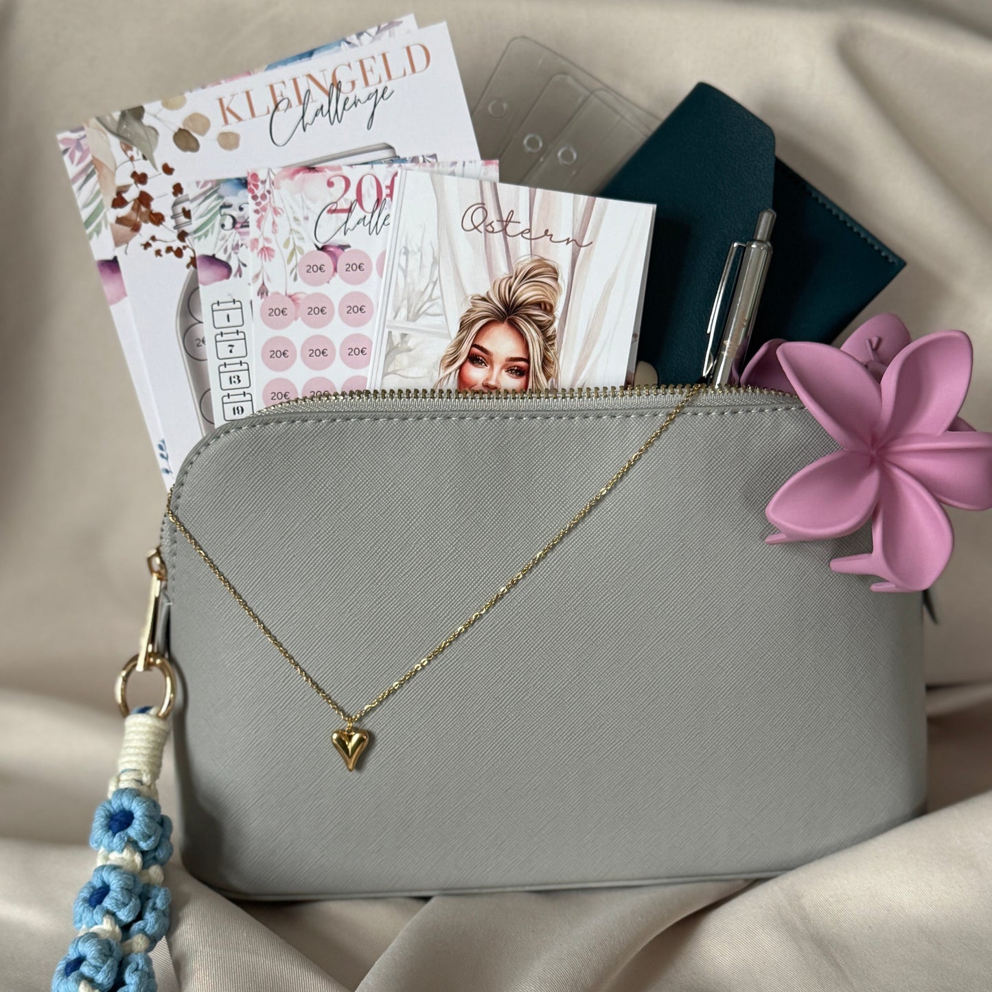 MYSTERY COSMETIC BAG | M