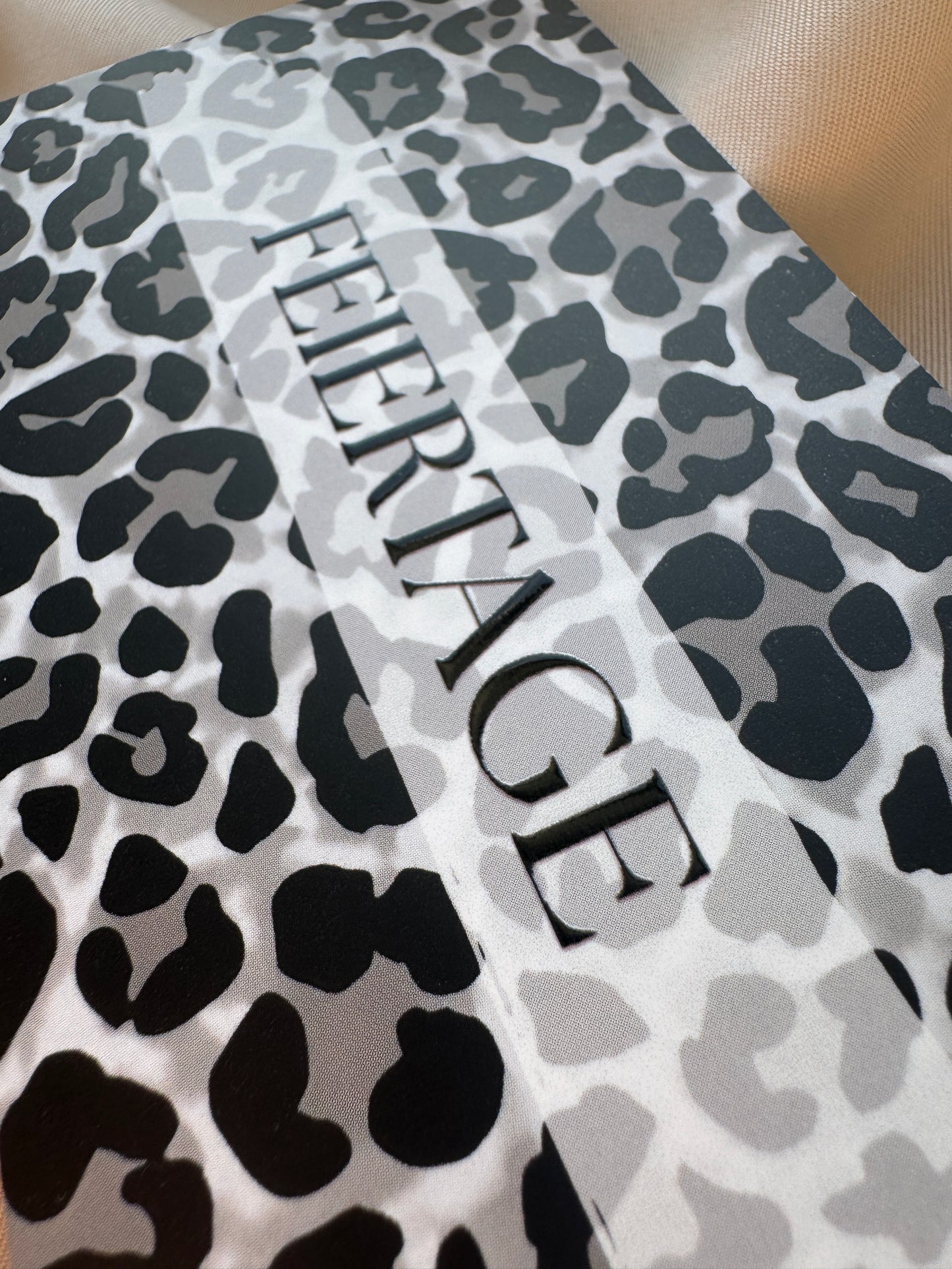 A6 Dashboards mit Tracker | matt foliert und 3D Aufschrift | BLACK LEO