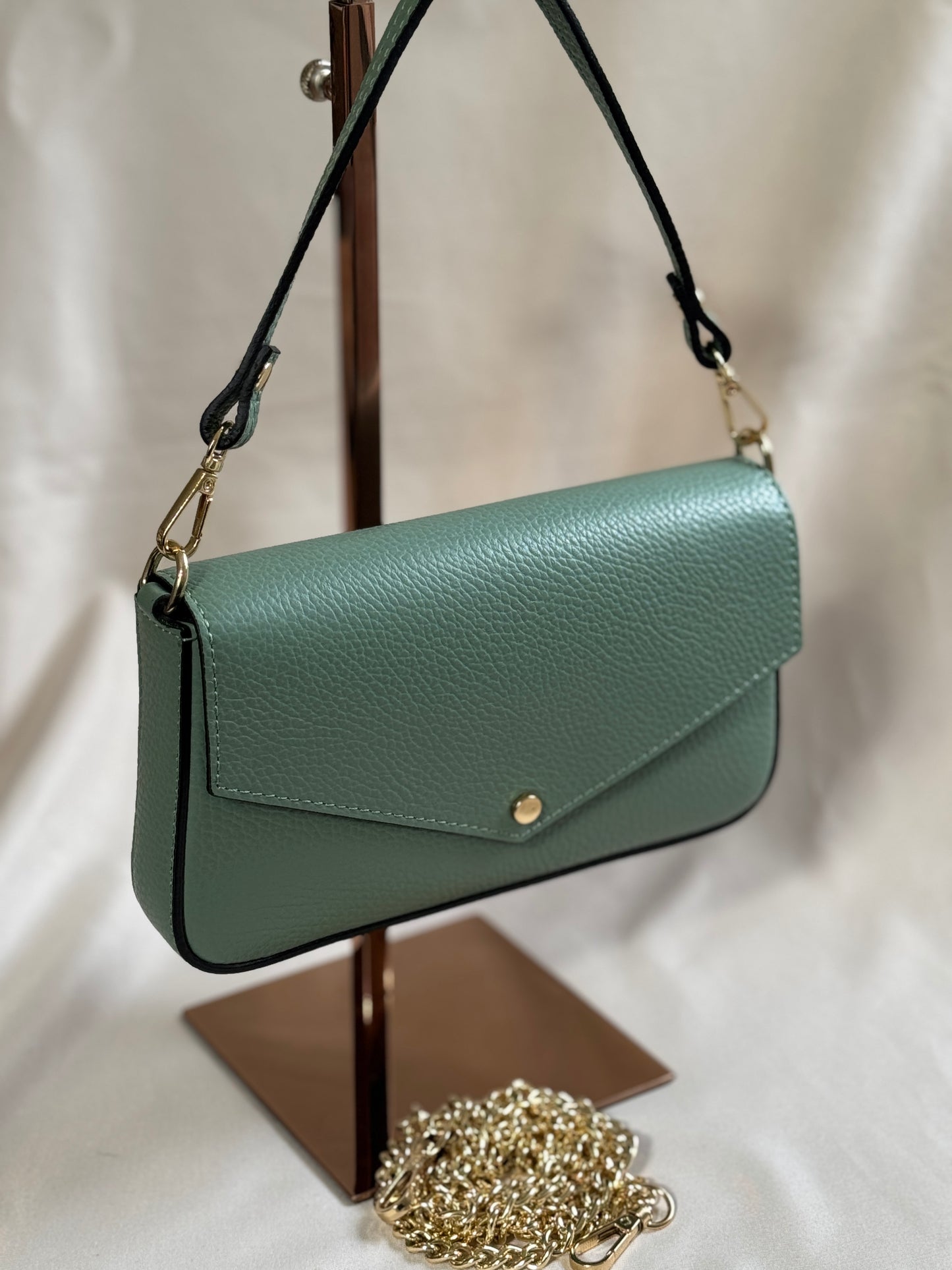 Kleine Tasche LEYLA aus genarbtem Echtleder | Cognac
